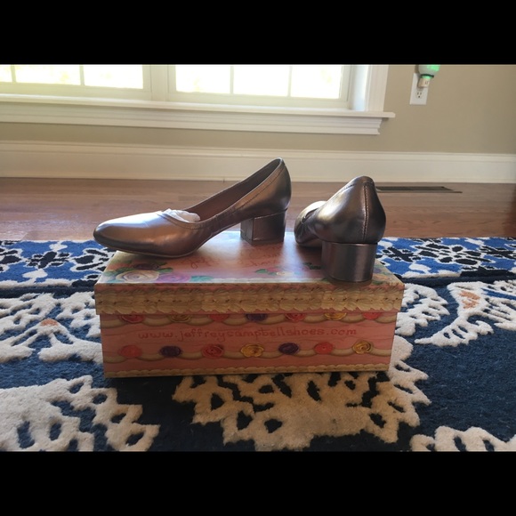 Jeffrey Campbell Bitsie pewter round toe pumps - Picture 2 of 6